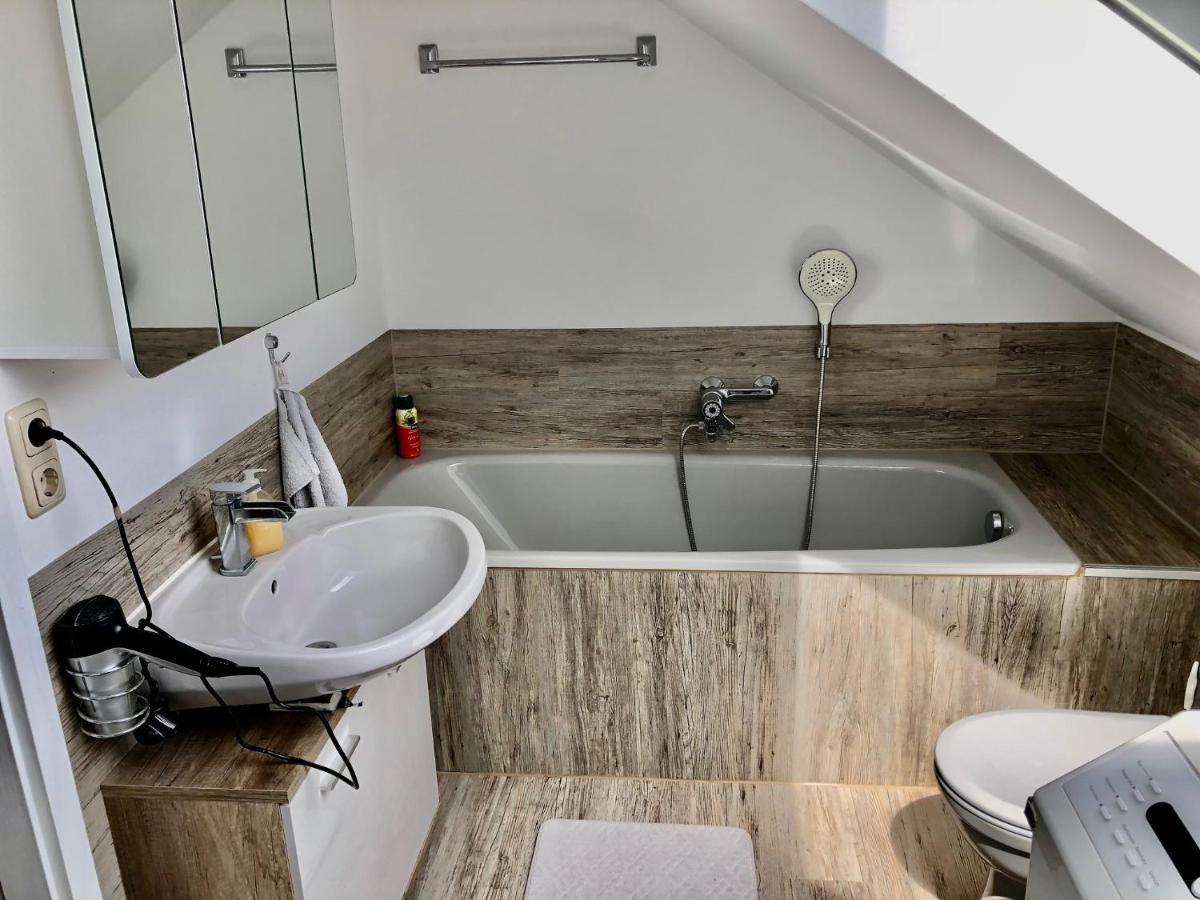 Gaestezimmer Beate Und Ferienwohnung Rheda Wiedenbrueck Exterior foto
